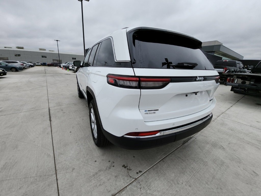 Used 2024 Jeep Grand Cherokee Limited image 7