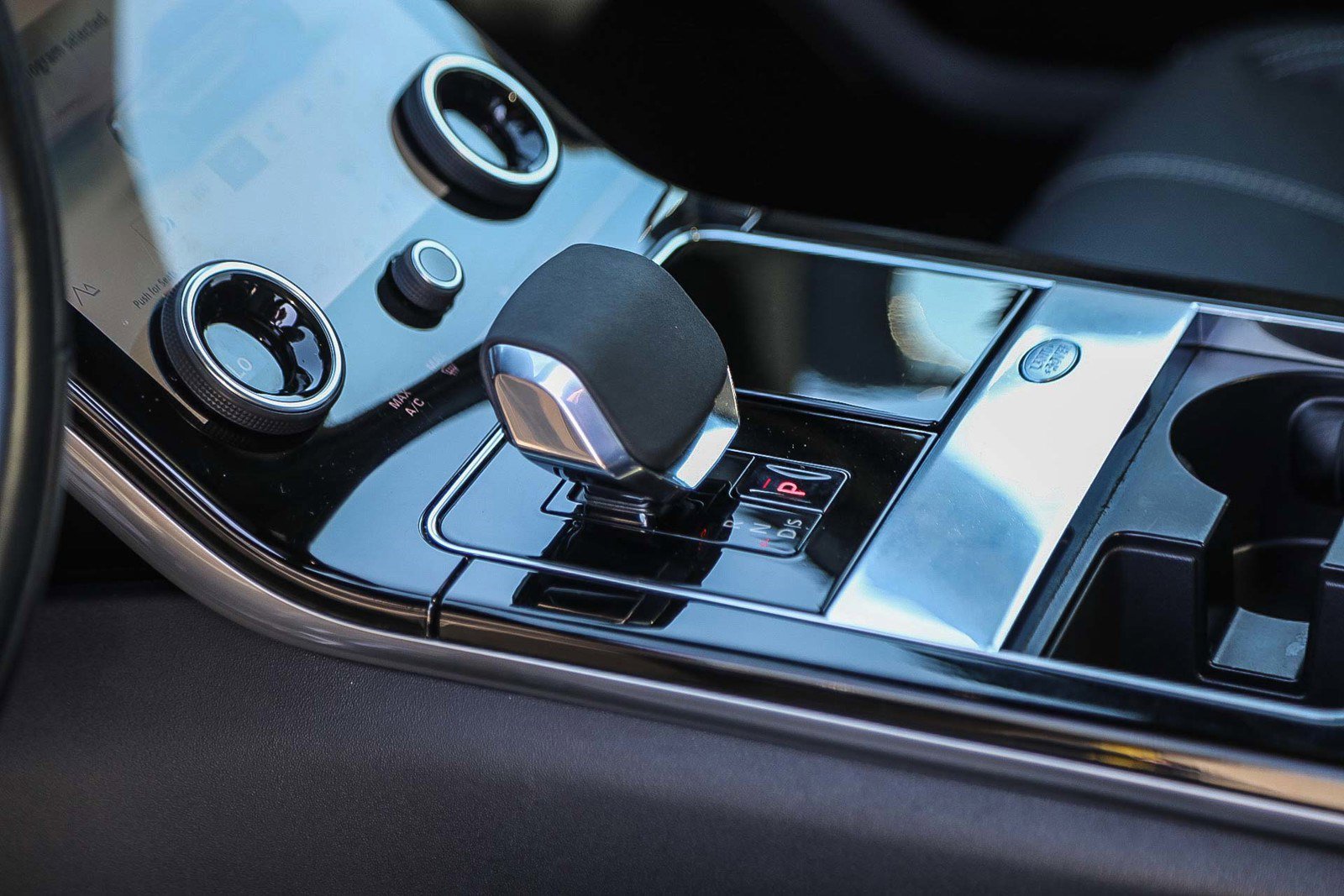 Used 2022 Land Rover Range Rover Velar R-Dynamic S image 20