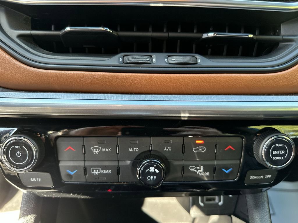 Used 2024 Jeep Compass Limited image 16