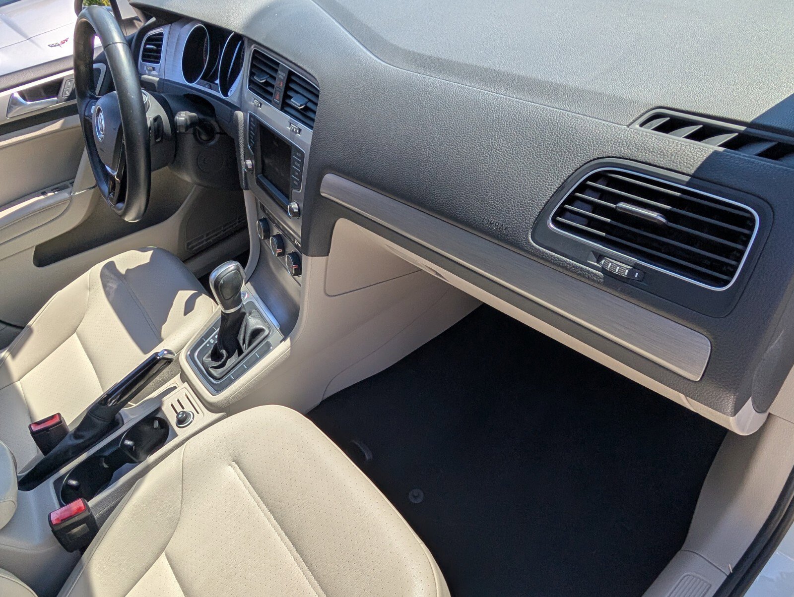 Used 2017 Volkswagen Golf Wolfsburg Edition image 20