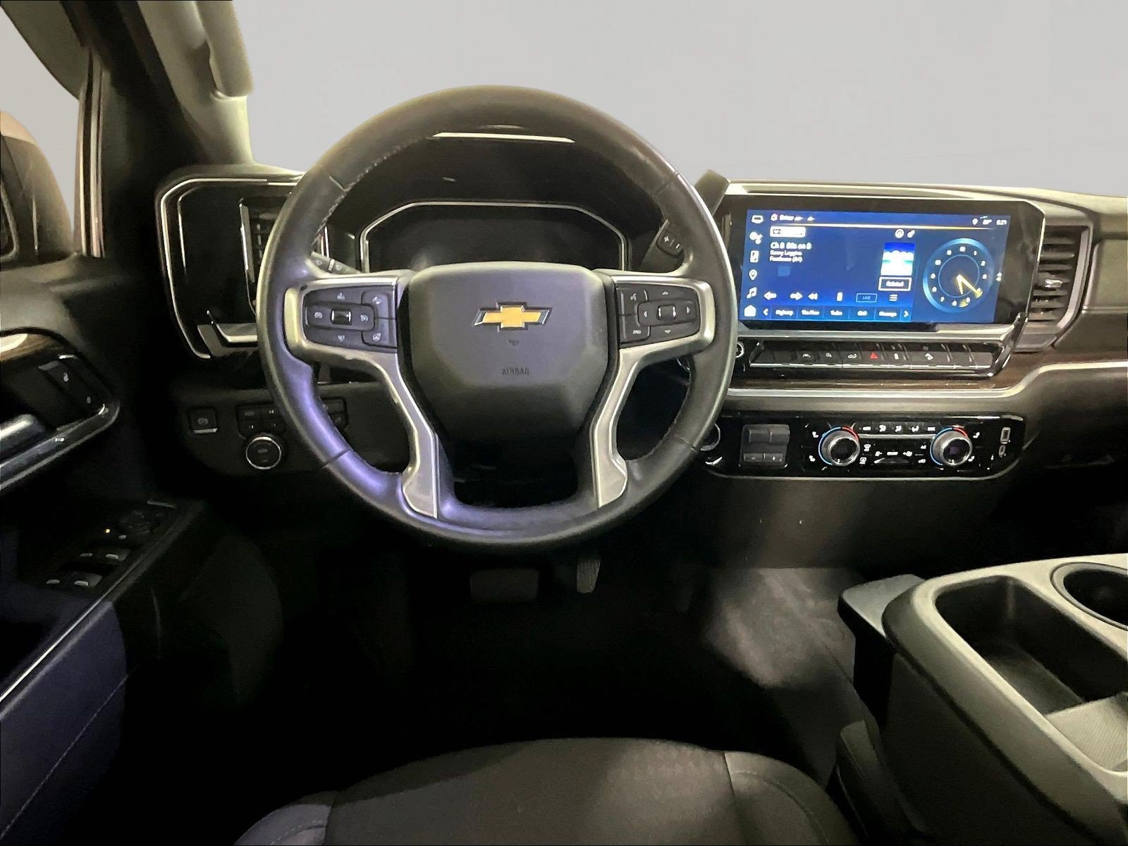 Used 2023 Chevrolet Silverado 1500 LT AWD/4WD image 9