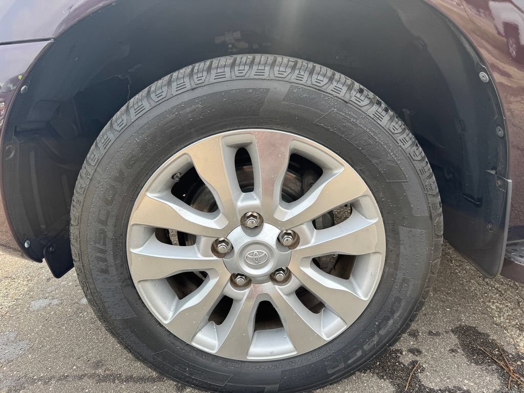 Used 2014 Toyota Sequoia Platinum AWD/4WD image 28