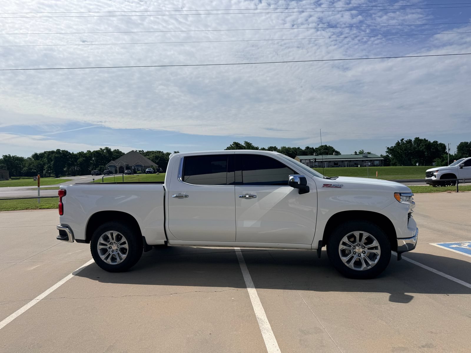 Used 2025 Chevrolet Silverado 1500 LTZ AWD/4WD image 5