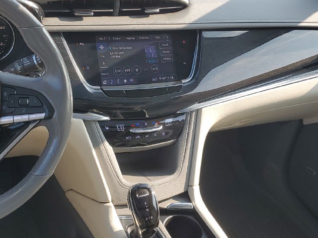 Certified 2020 Cadillac XT6 Premium Luxury FWD image 13