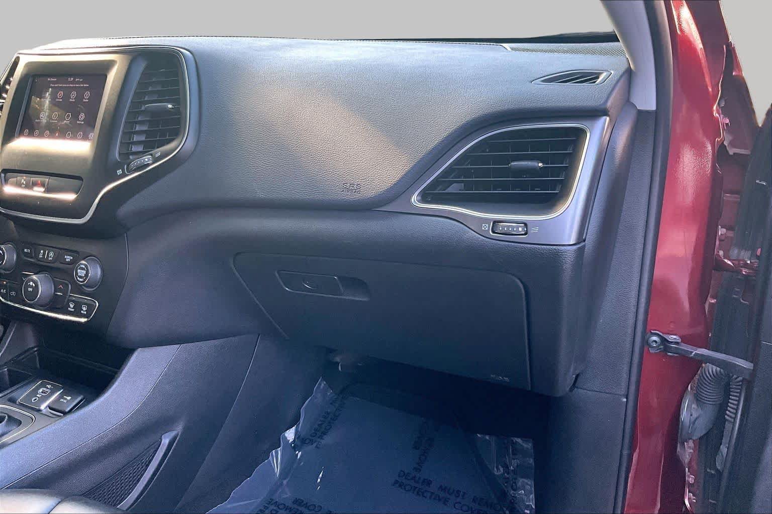 Used 2019 Jeep Cherokee Latitude Plus FWD image 19