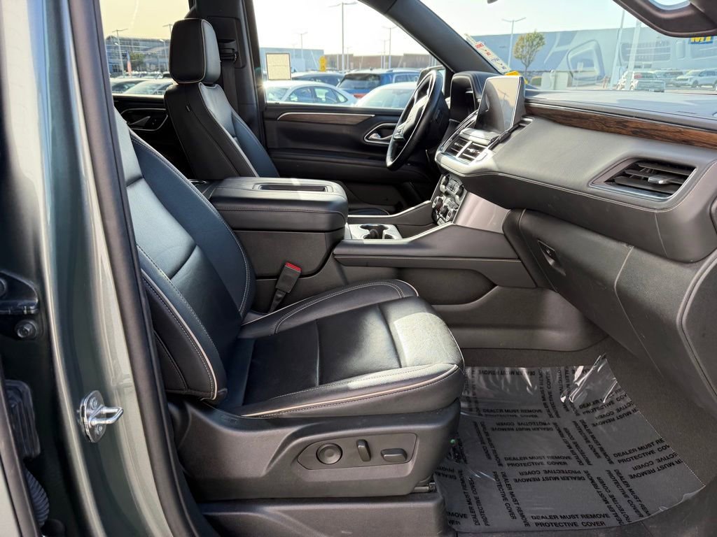 Used 2024 Chevrolet Suburban Premier image 21