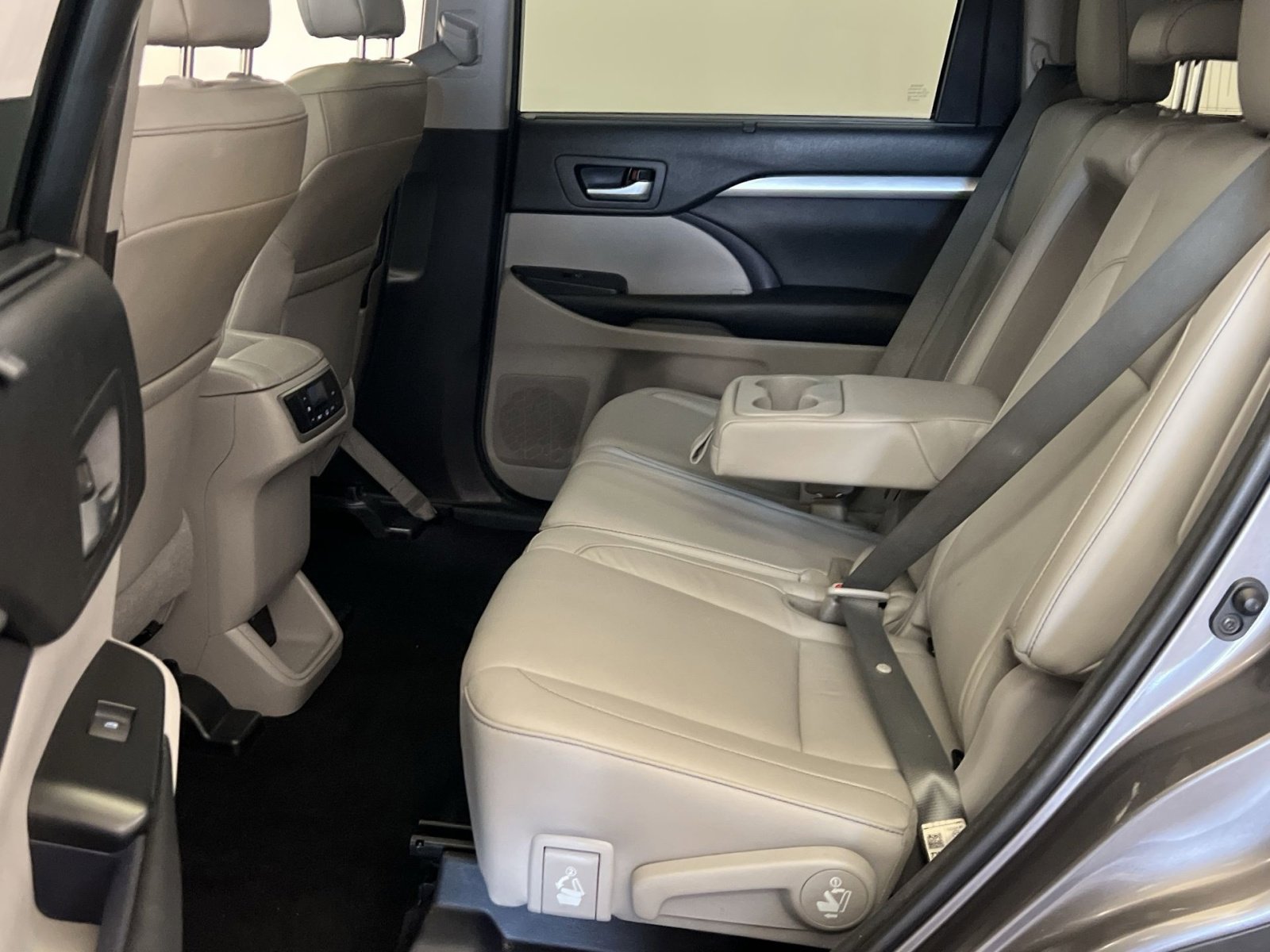 Used 2017 Toyota Highlander XLE image 23