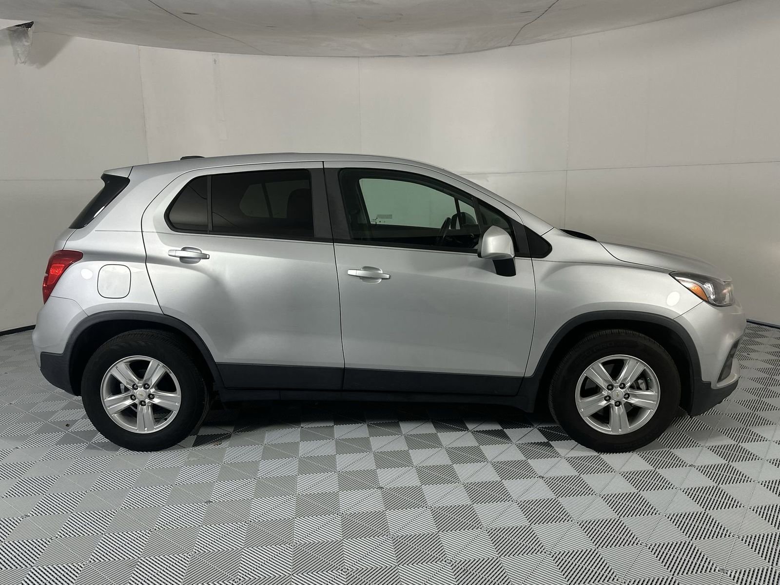 Used 2021 Chevrolet Trax LS w/ Tint and Cruise Package image 9