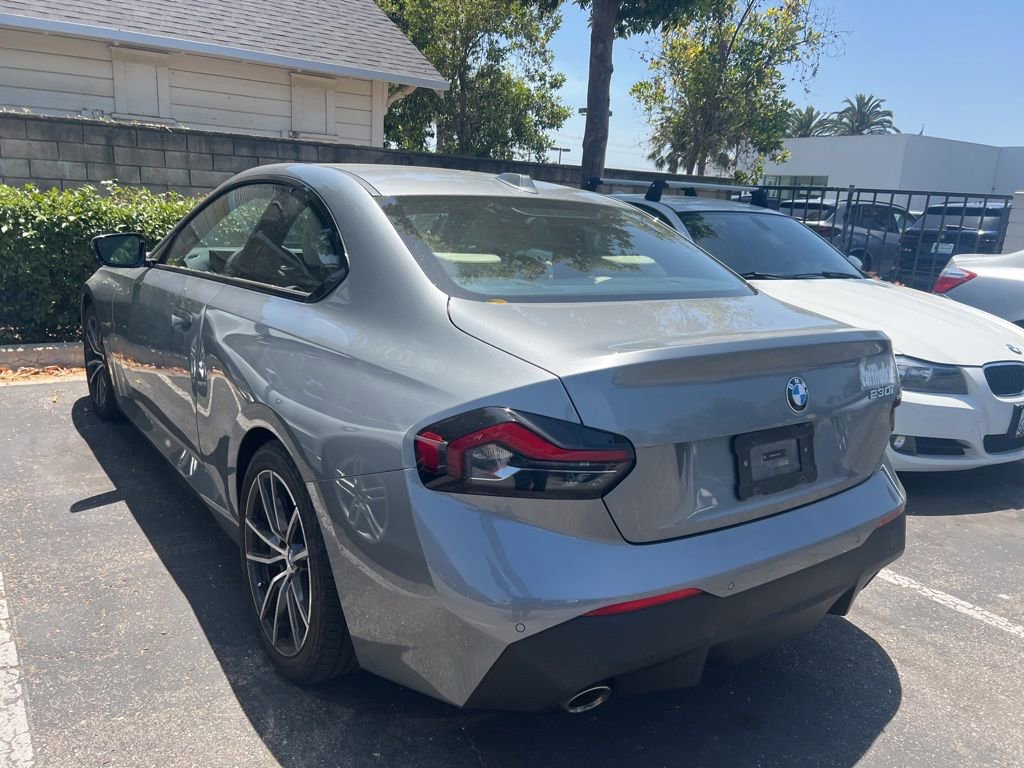 Used 2025 BMW 230i Coupe w/ Convenience Package RWD image 3