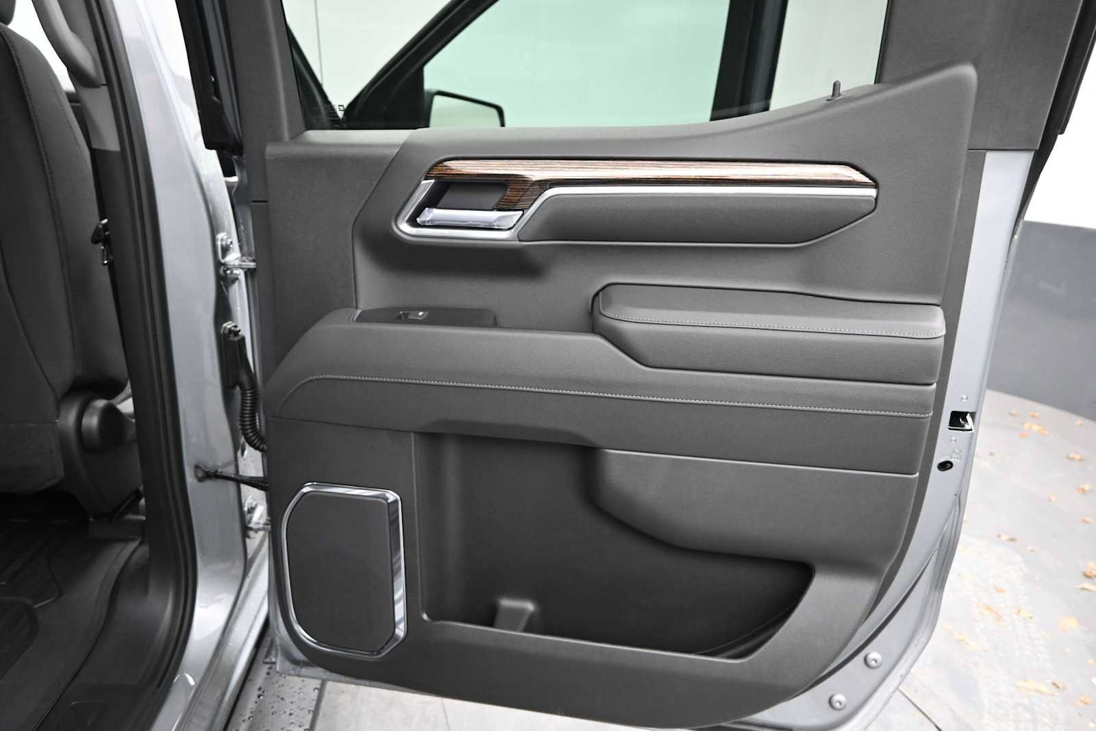 New 2026 GMC Sierra 1500 Elevation w/ LPO, Elevation Black Package AWD/4WD image 24
