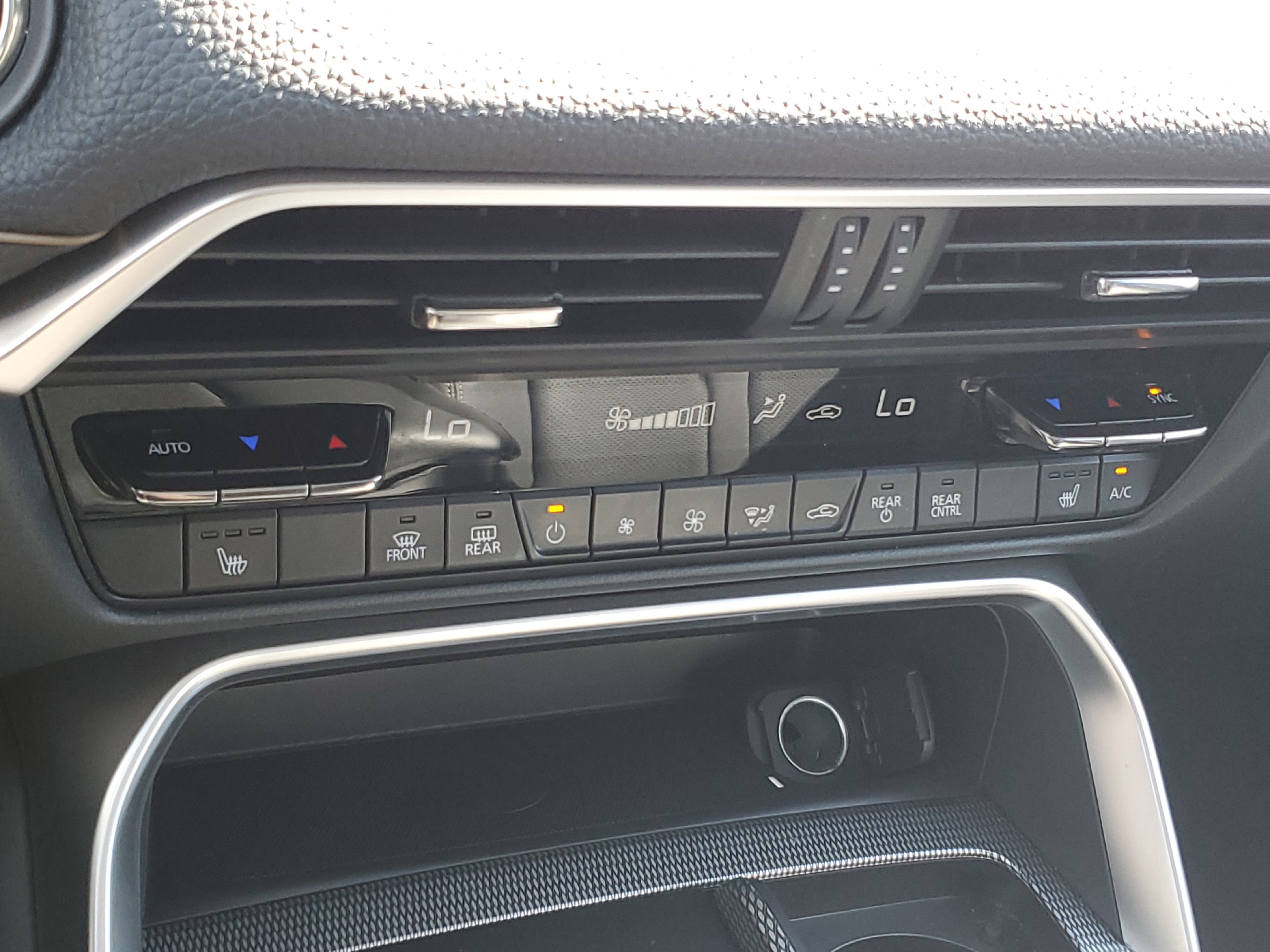 Used 2024 MAZDA CX-90 Plug-In Hybrid w/ Premium Pkg image 34