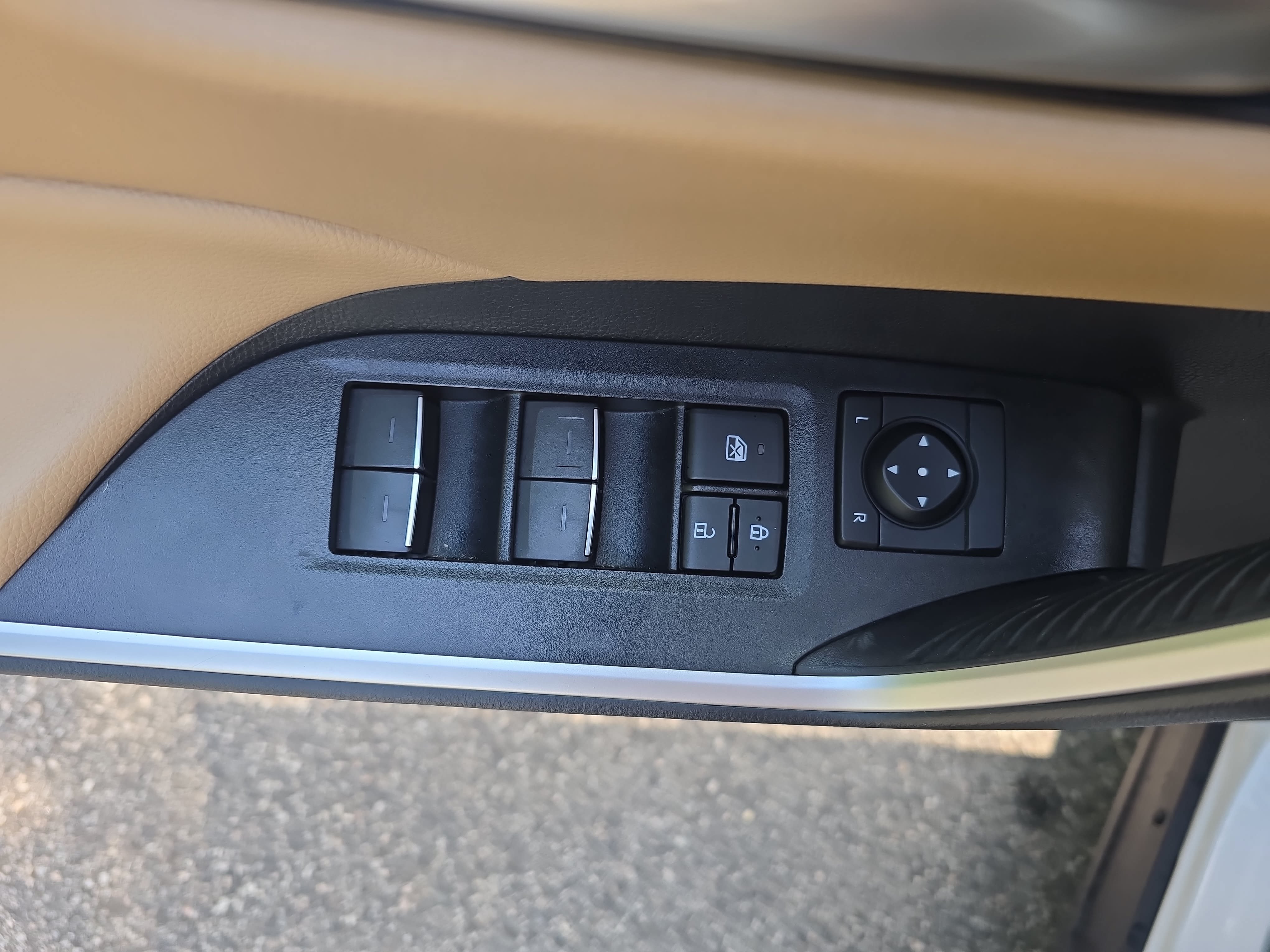 Used 2025 Toyota RAV4 XLE Premium FWD image 29