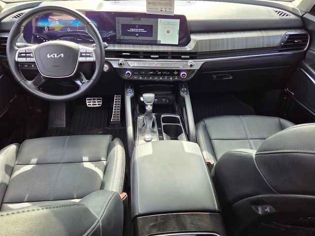 Used 2025 Kia Telluride SX w/ SX Captain's Chair Package FWD image 16