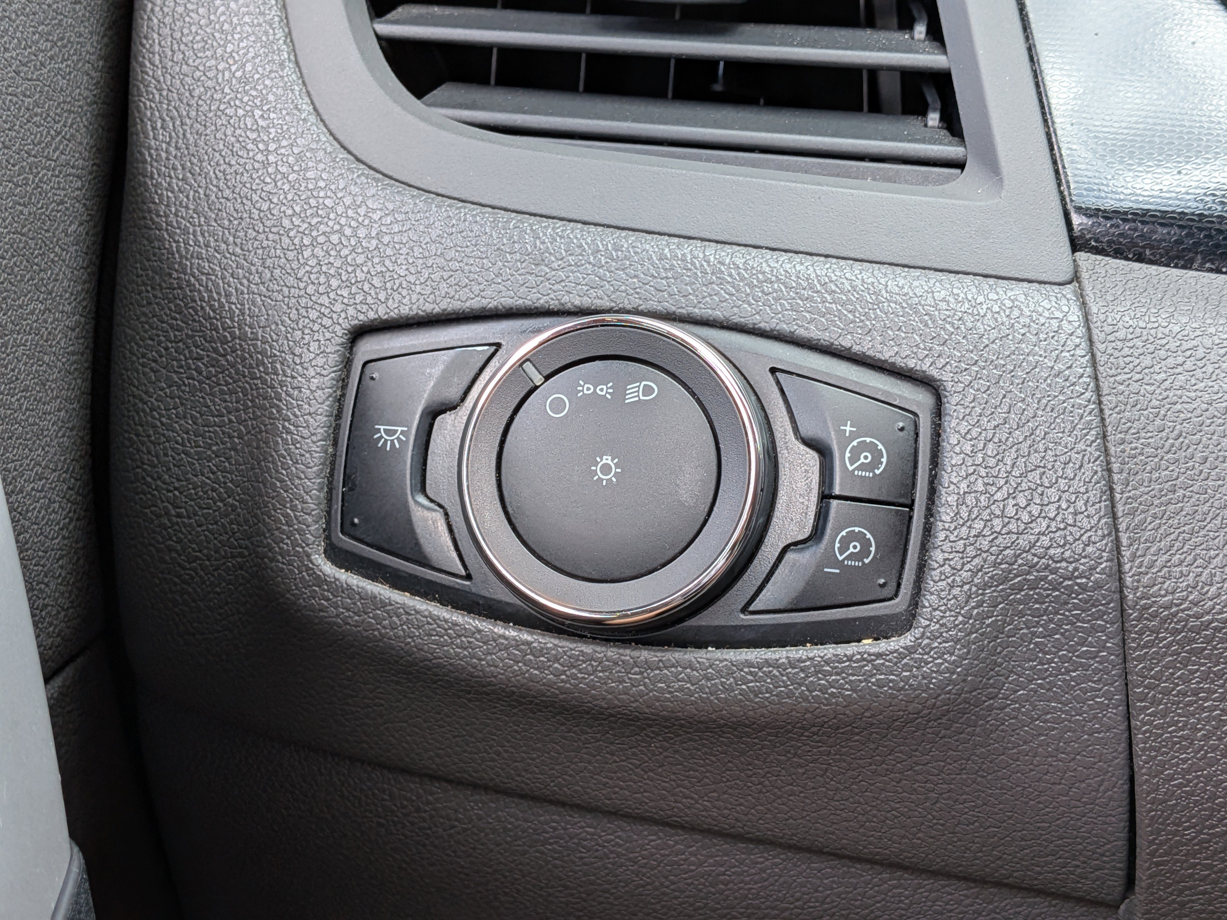 Used 2011 Ford Edge SE image 22