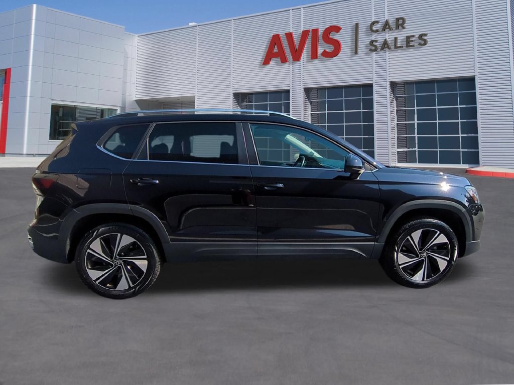 Used 2025 Volkswagen Taos SE AWD/4WD image 5