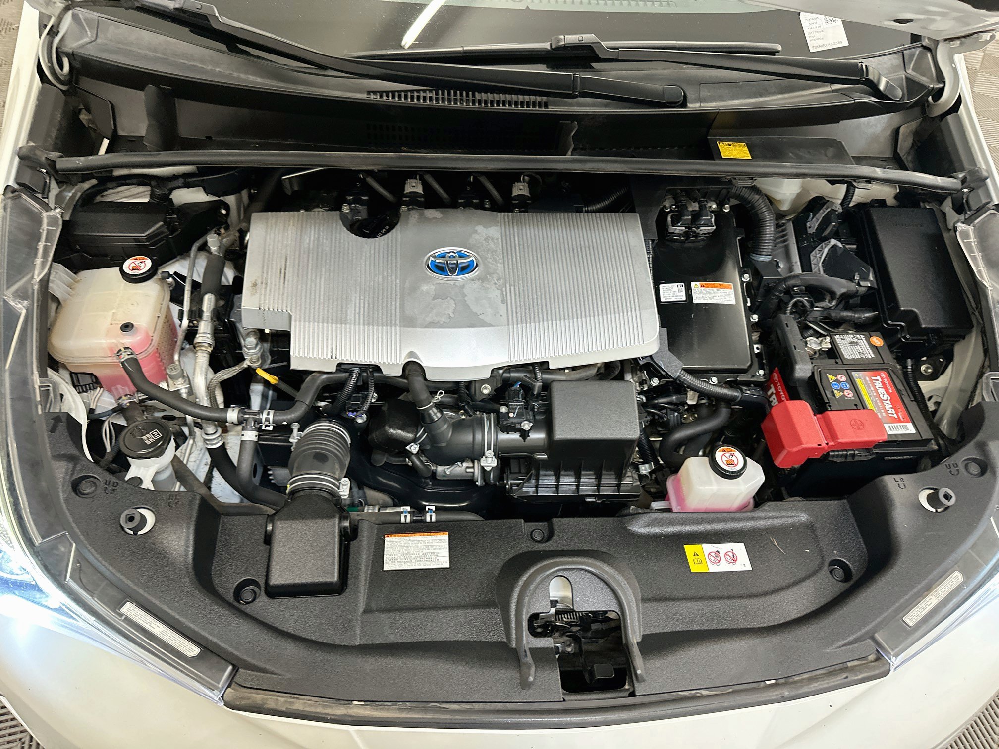 Used 2017 Toyota Prius Three Touring w/ Carpet Mat Package FWD image 34