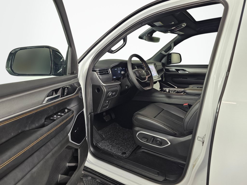 New 2026 Jeep Grand Wagoneer 4WD image 23