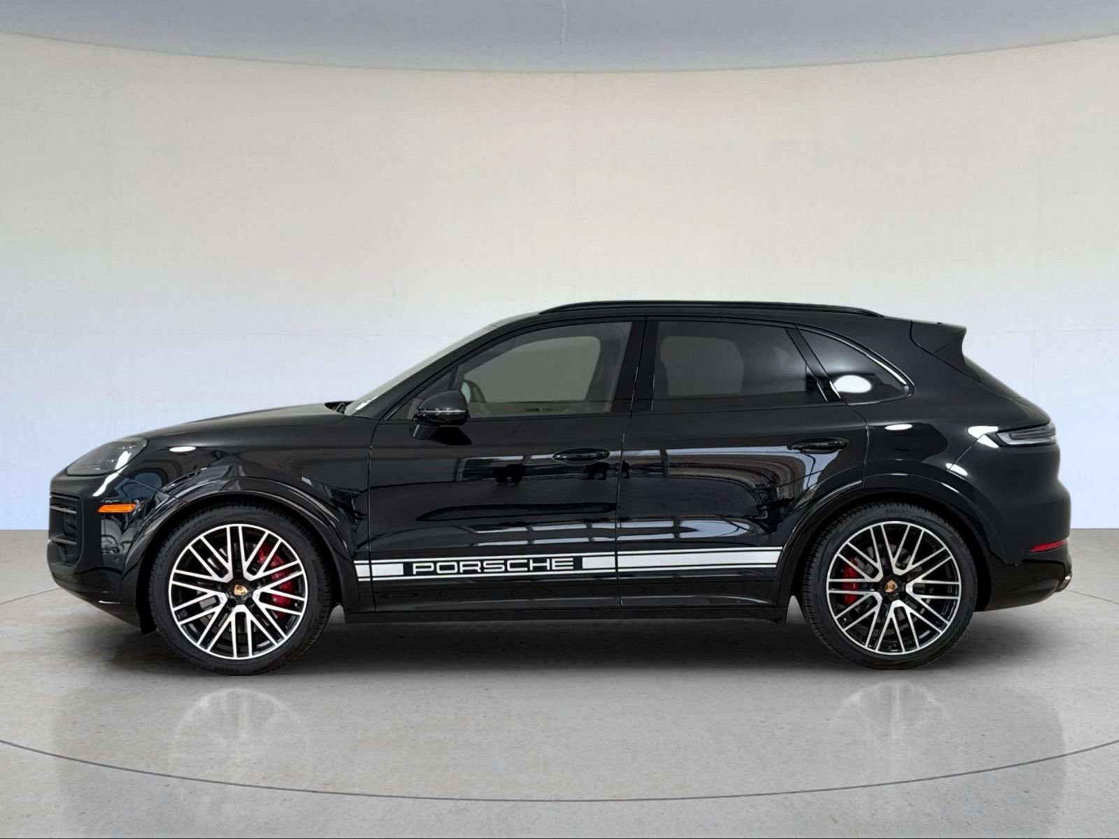 Certified 2026 Porsche Cayenne GTS AWD/4WD image 2