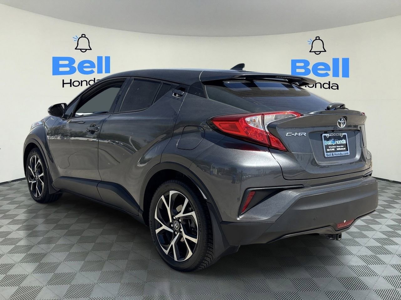 Used 2018 Toyota C-HR XLE FWD image 3