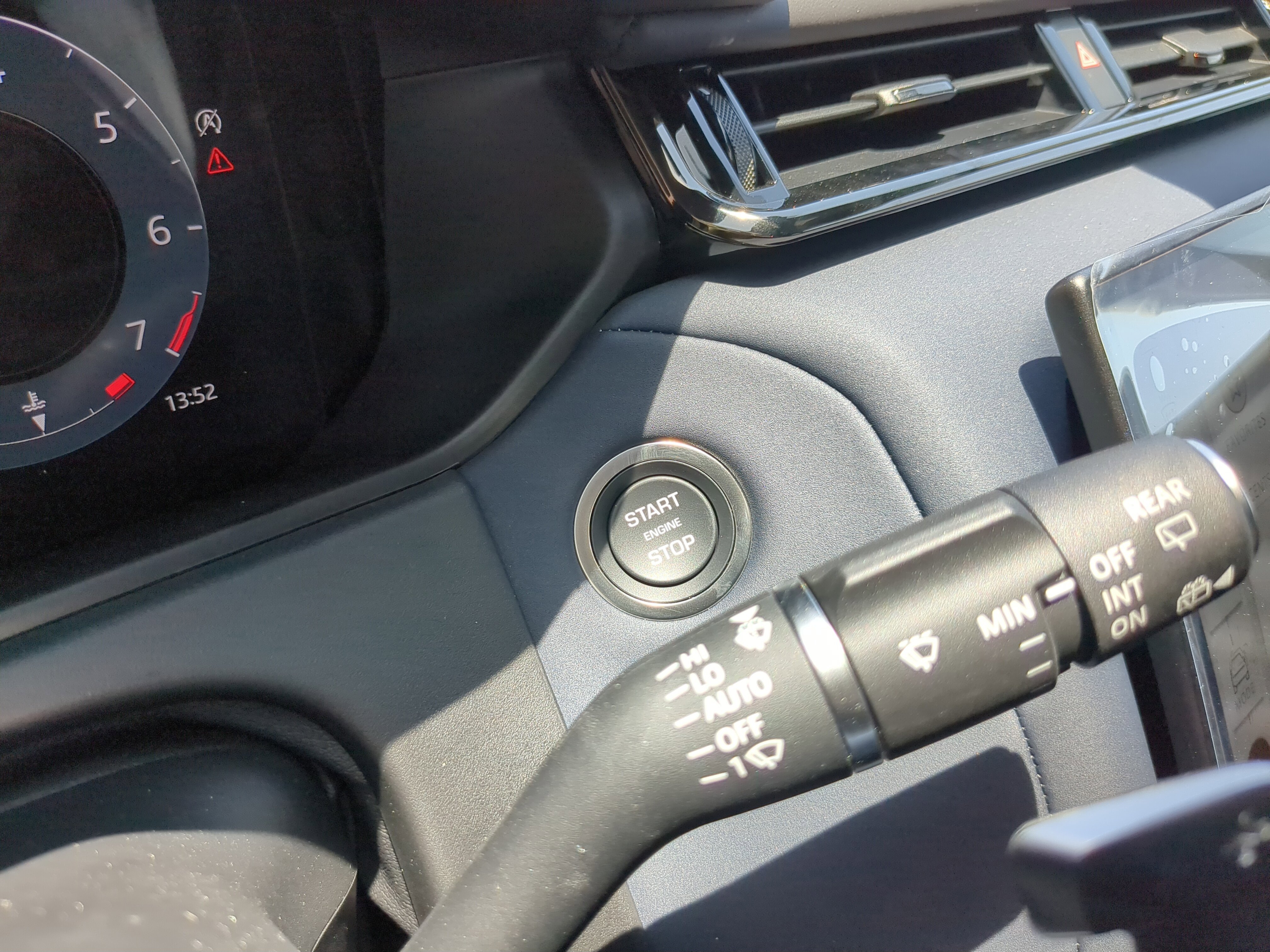 New 2026 Land Rover Range Rover Velar Dynamic SE image 30