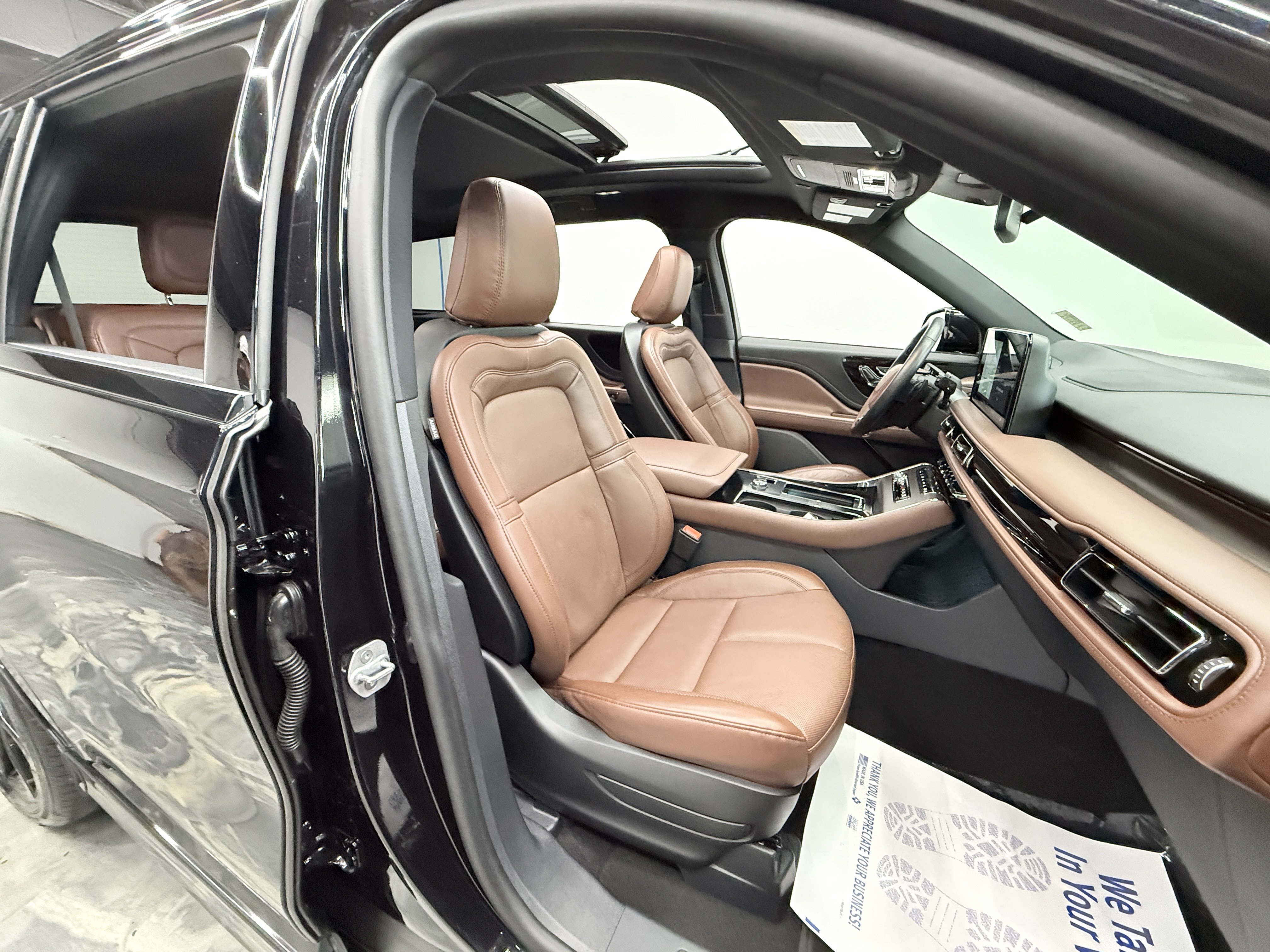 Used 2025 Lincoln Aviator Reserve w/ Jet Appearance Package AWD/4WD image 22