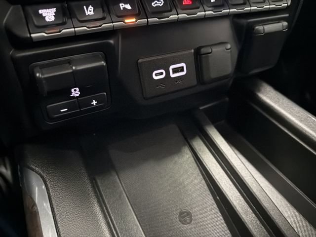 Certified 2023 GMC Sierra 3500 Denali w/ Denali Black Diamond Edition AWD/4WD image 30