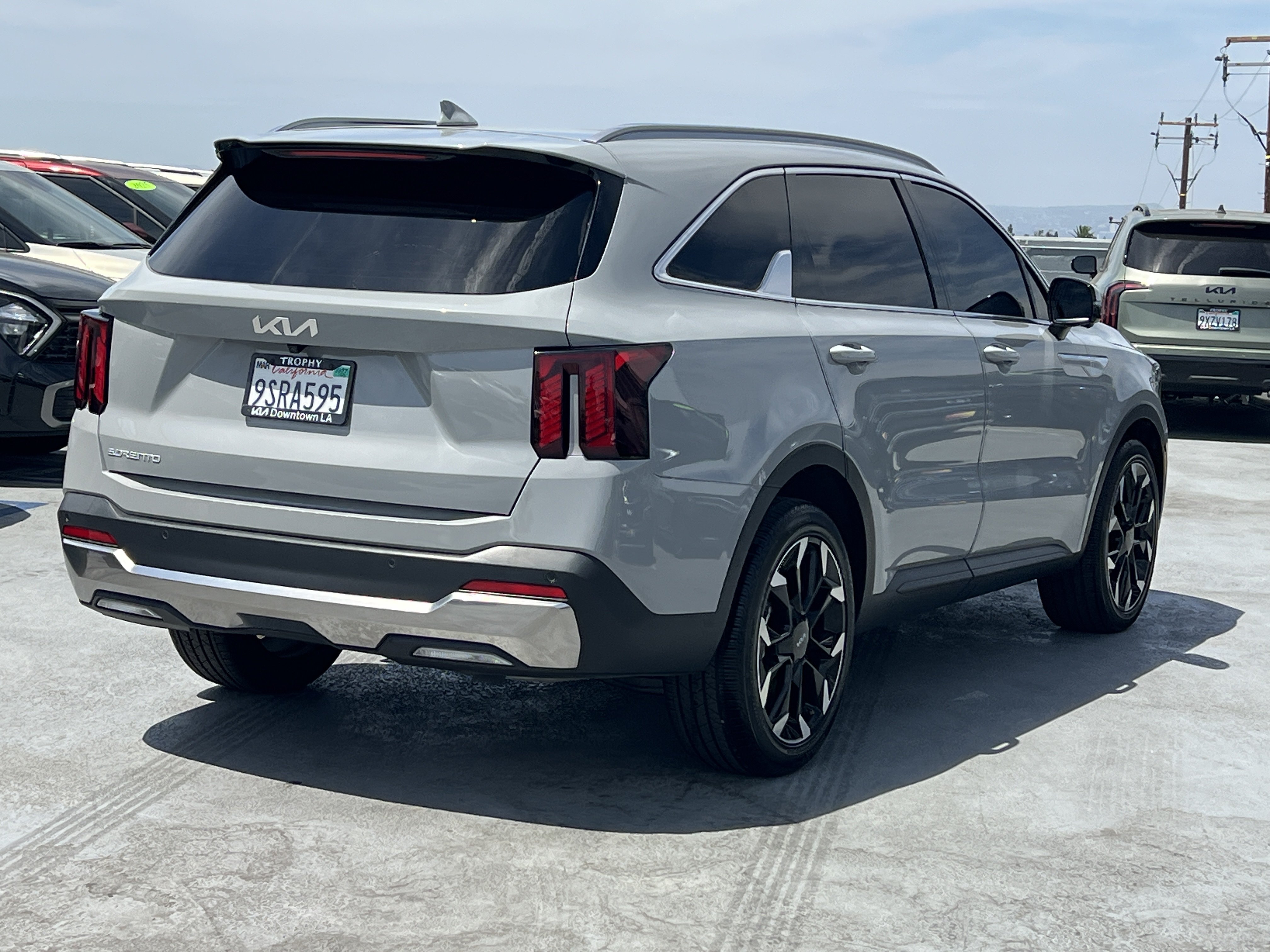 Certified 2025 Kia Sorento SX FWD image 7