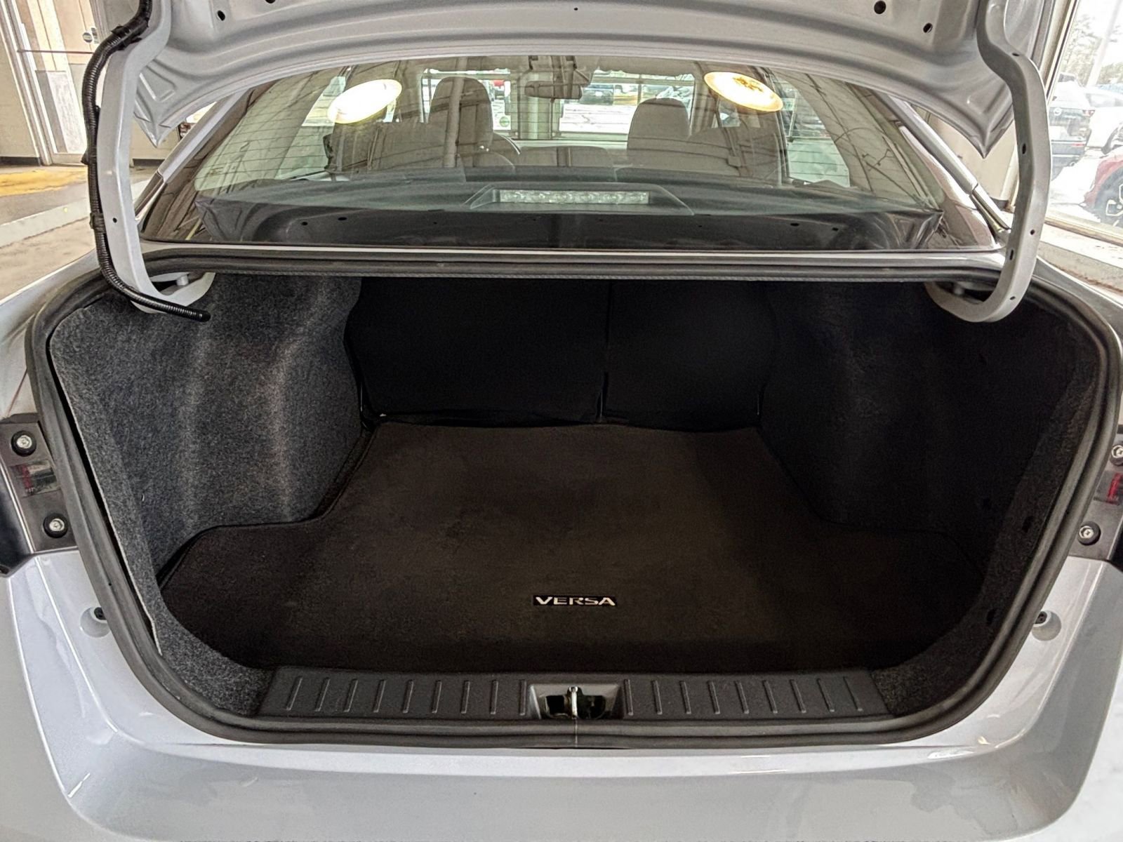 Used 2025 Nissan Versa SV image 30