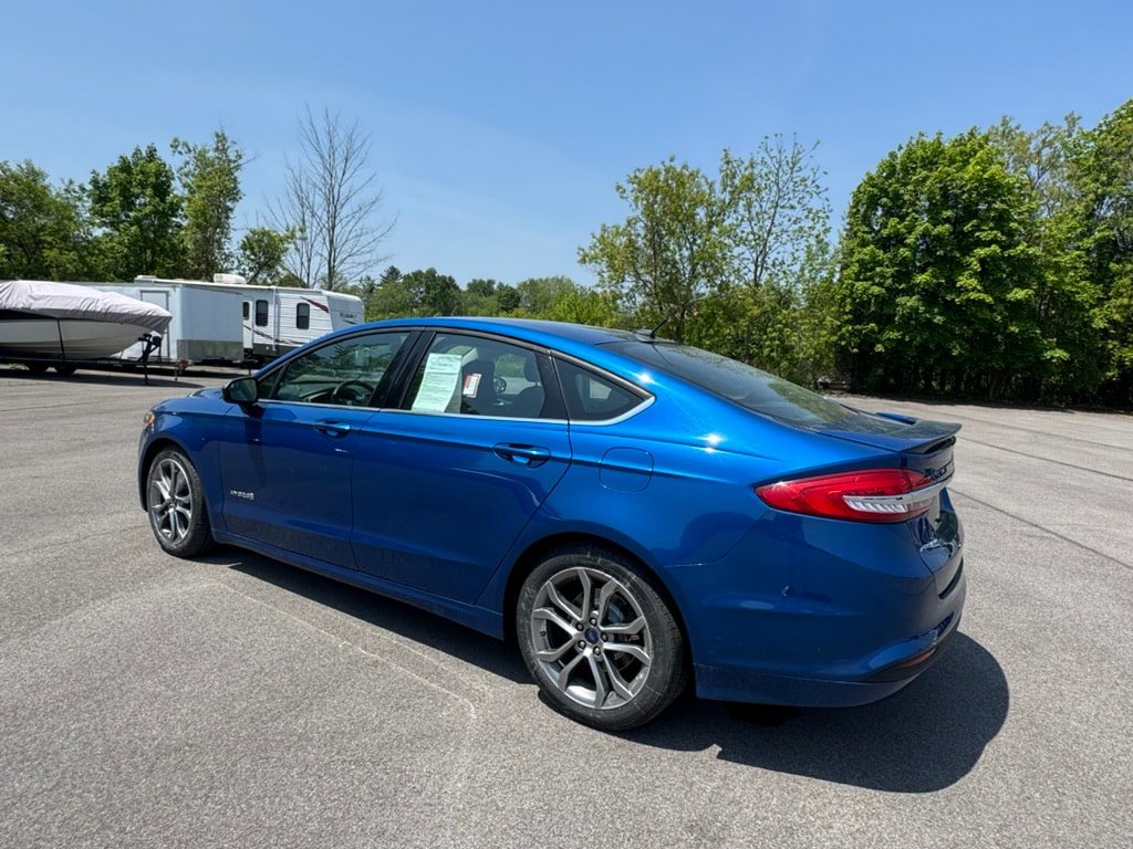 Used 2017 Ford Fusion SE w/ Equipment Group 601A FWD image 7