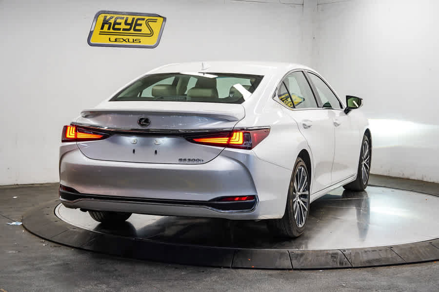 Used 2024 Lexus ES 300h w/ Premium Package FWD image 4