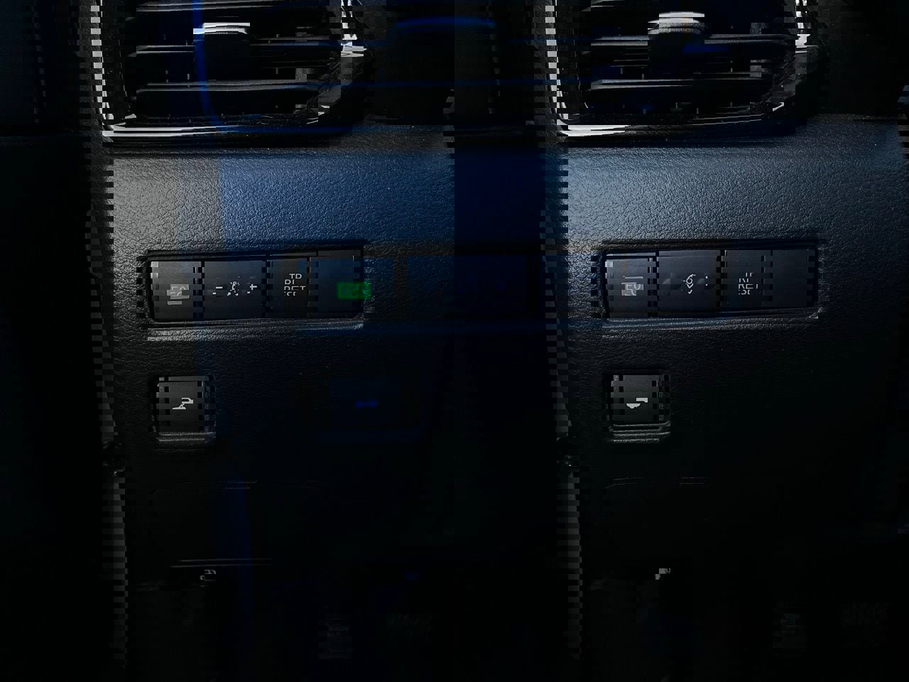 Used 2025 Nissan Sentra SV image 21