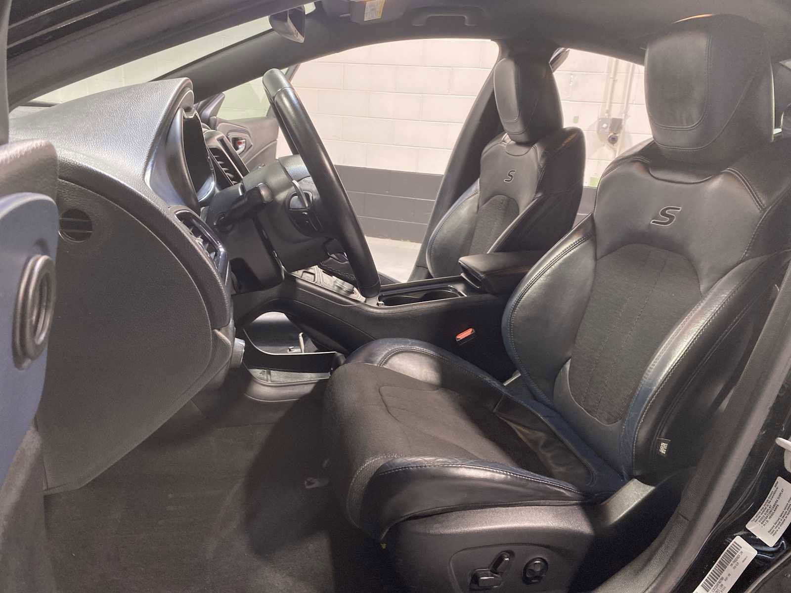 Used 2015 Chrysler 200 S w/ Navigation & Sound Group I image 11