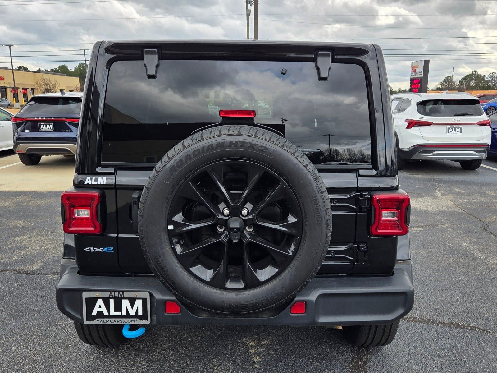 Used 2024 Jeep Wrangler Unlimited Sahara image 9