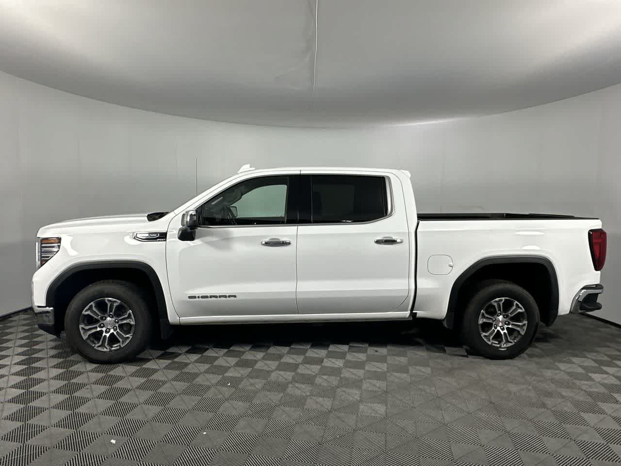 Used 2024 GMC Sierra 1500 SLT RWD image 11