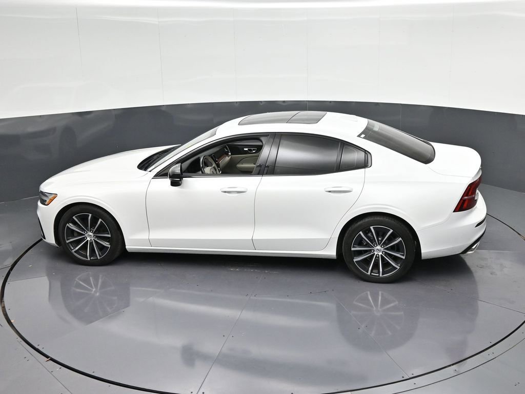 Used 2021 Volvo S60 T5 Momentum w/ Premium Package image 29