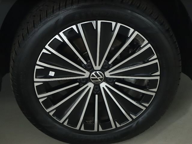 Used 2025 Volkswagen Taos SE FWD image 10