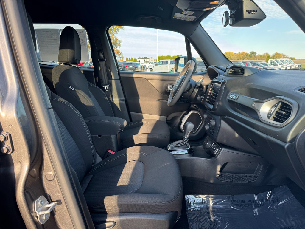 Used 2021 Jeep Renegade Latitude image 12