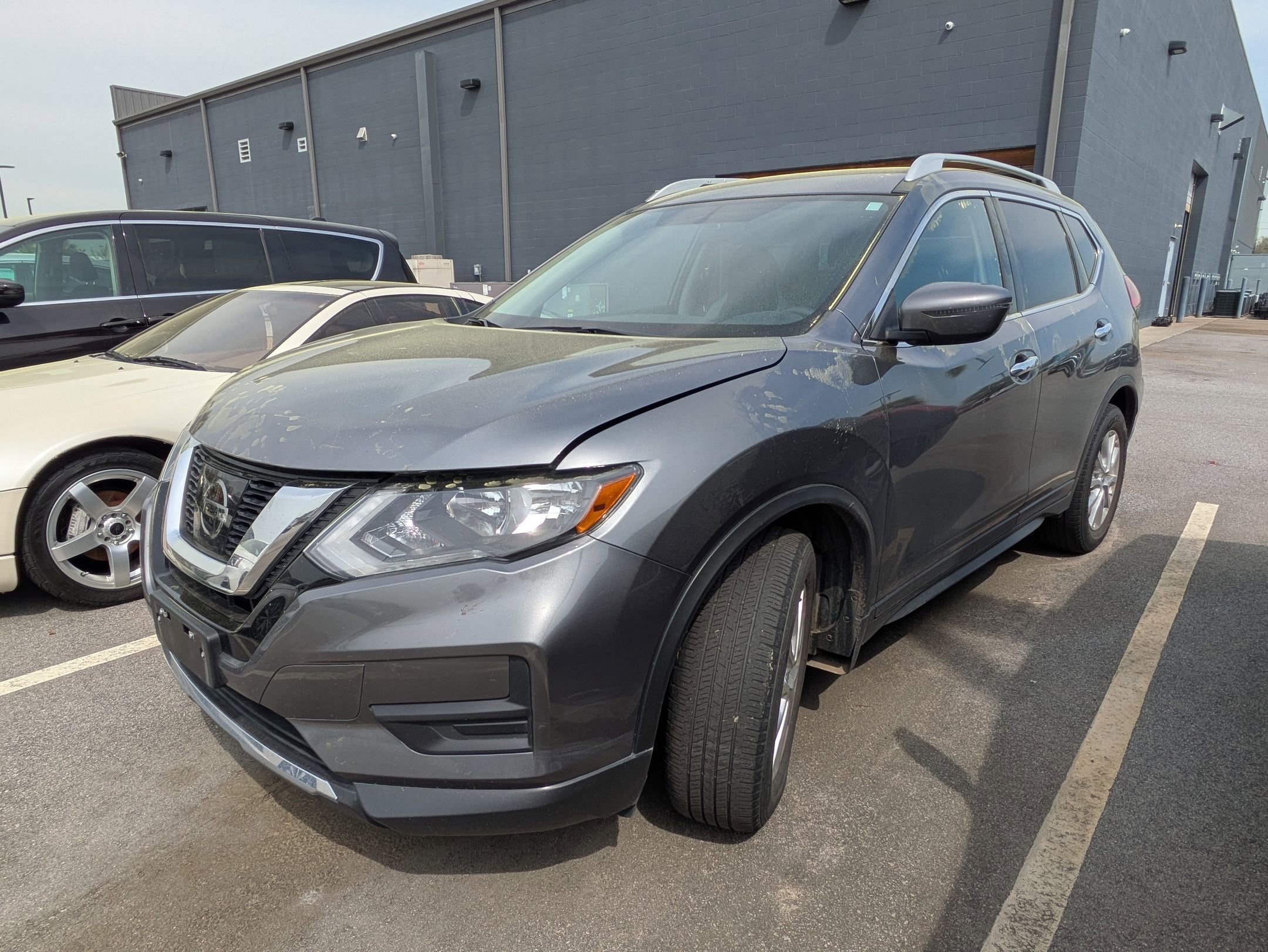 Used 2017 Nissan Rogue SV FWD image 4