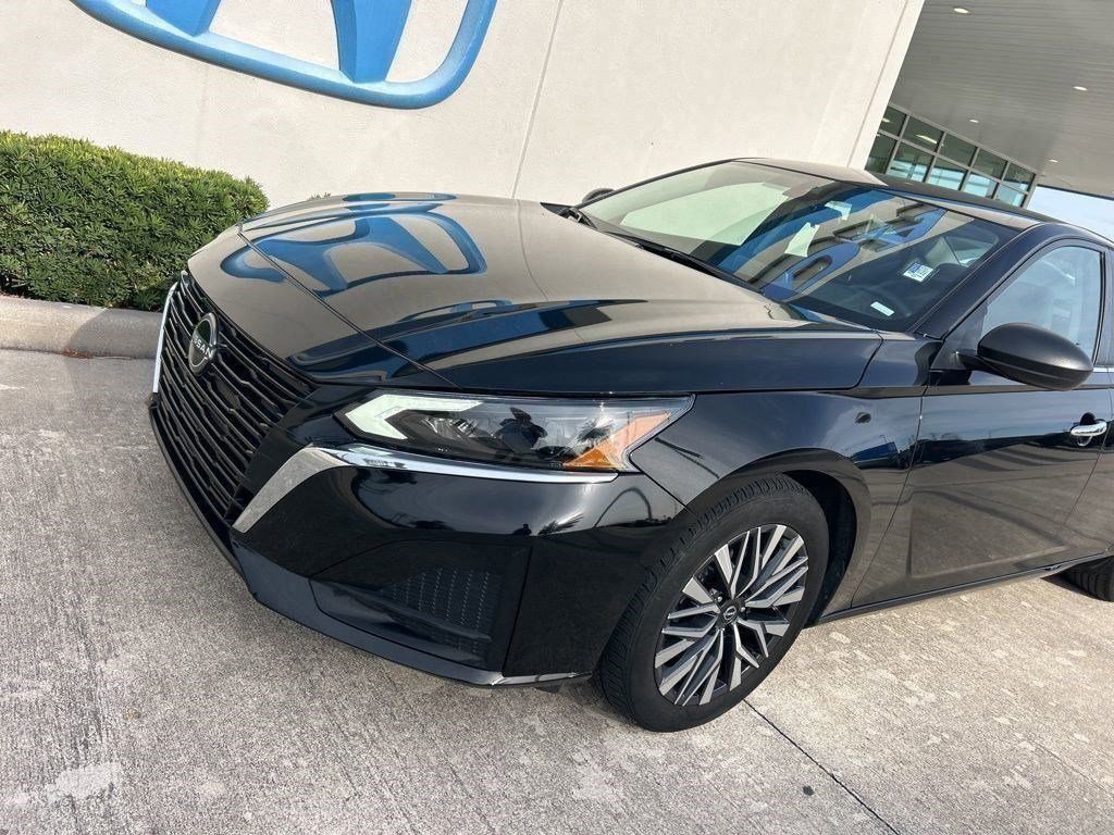 Used 2024 Nissan Altima 2.5 SV image 4