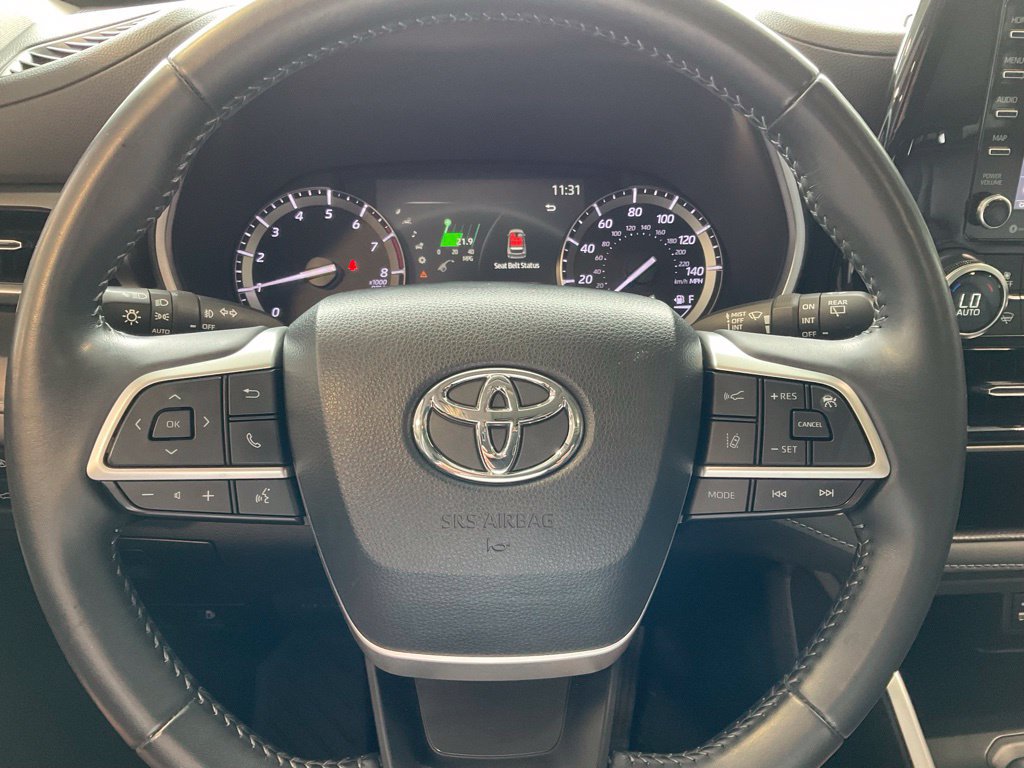 Used 2022 Toyota Highlander XLE AWD/4WD image 11