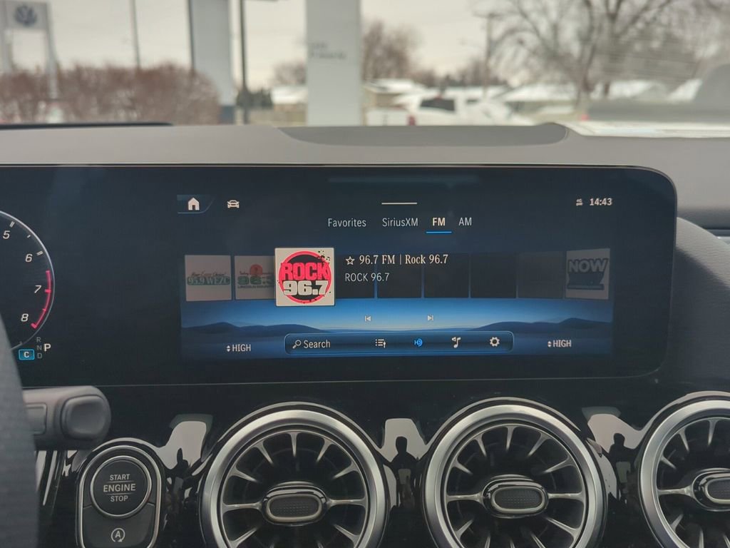 Used 2024 Mercedes-Benz GLA 35 AMG 4MATIC image 22