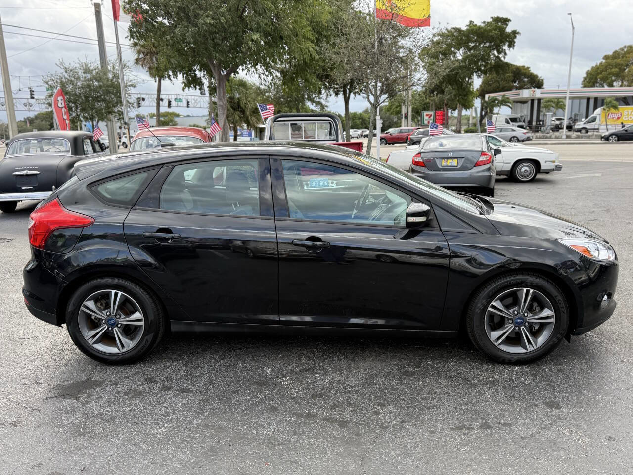 Used 2014 Ford Focus SE w/ SE Sport Package image 9