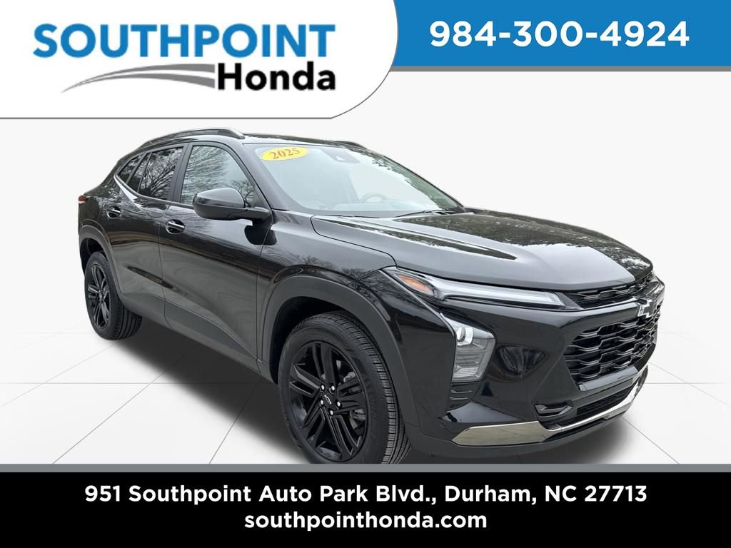 Used 2025 Chevrolet Trax ACTIV w/ Sunroof Package image 1