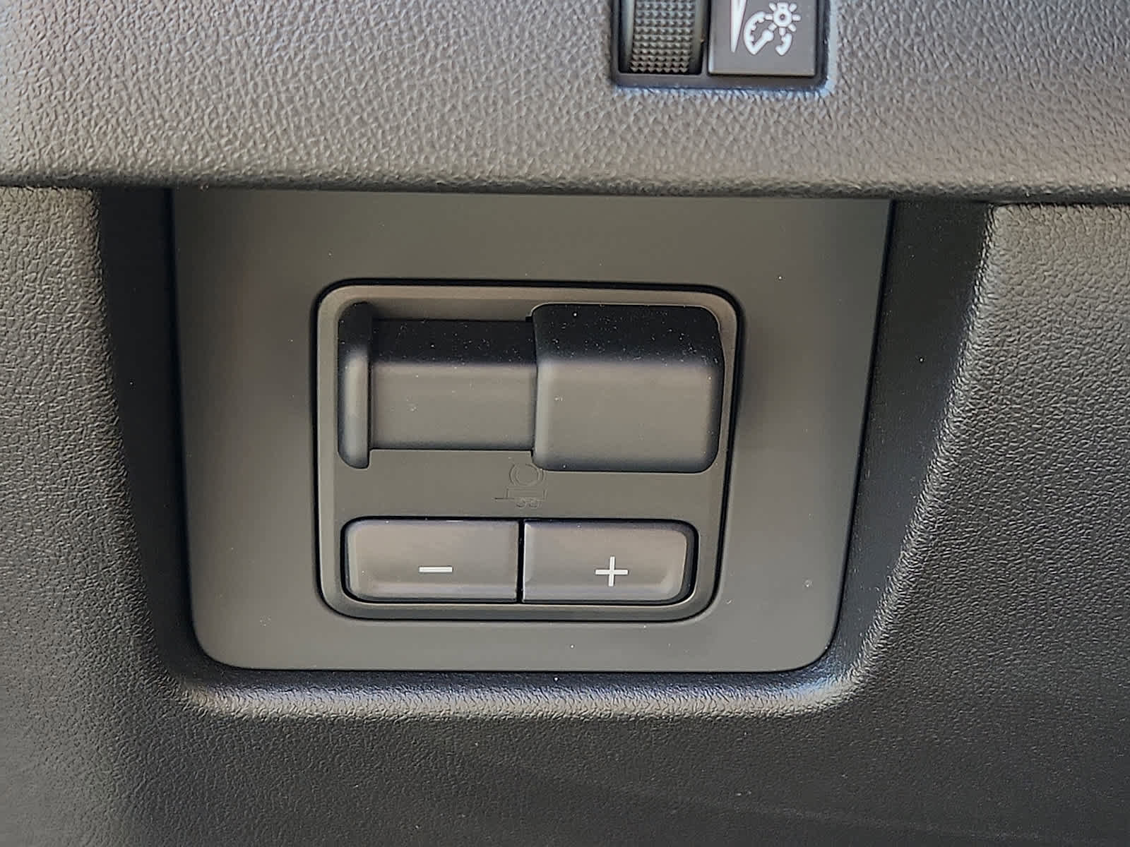 Used 2024 GMC Canyon AT4X image 26