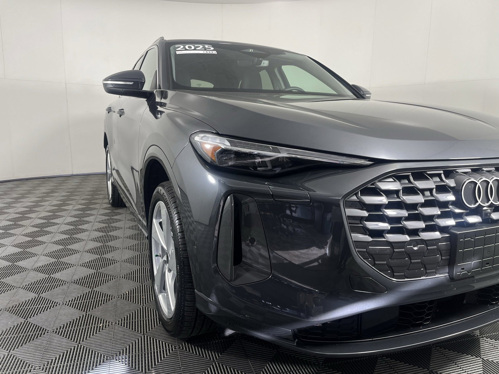 Certified 2025 Audi Q5 2.0T Premium Plus w/ Premium Plus image 3