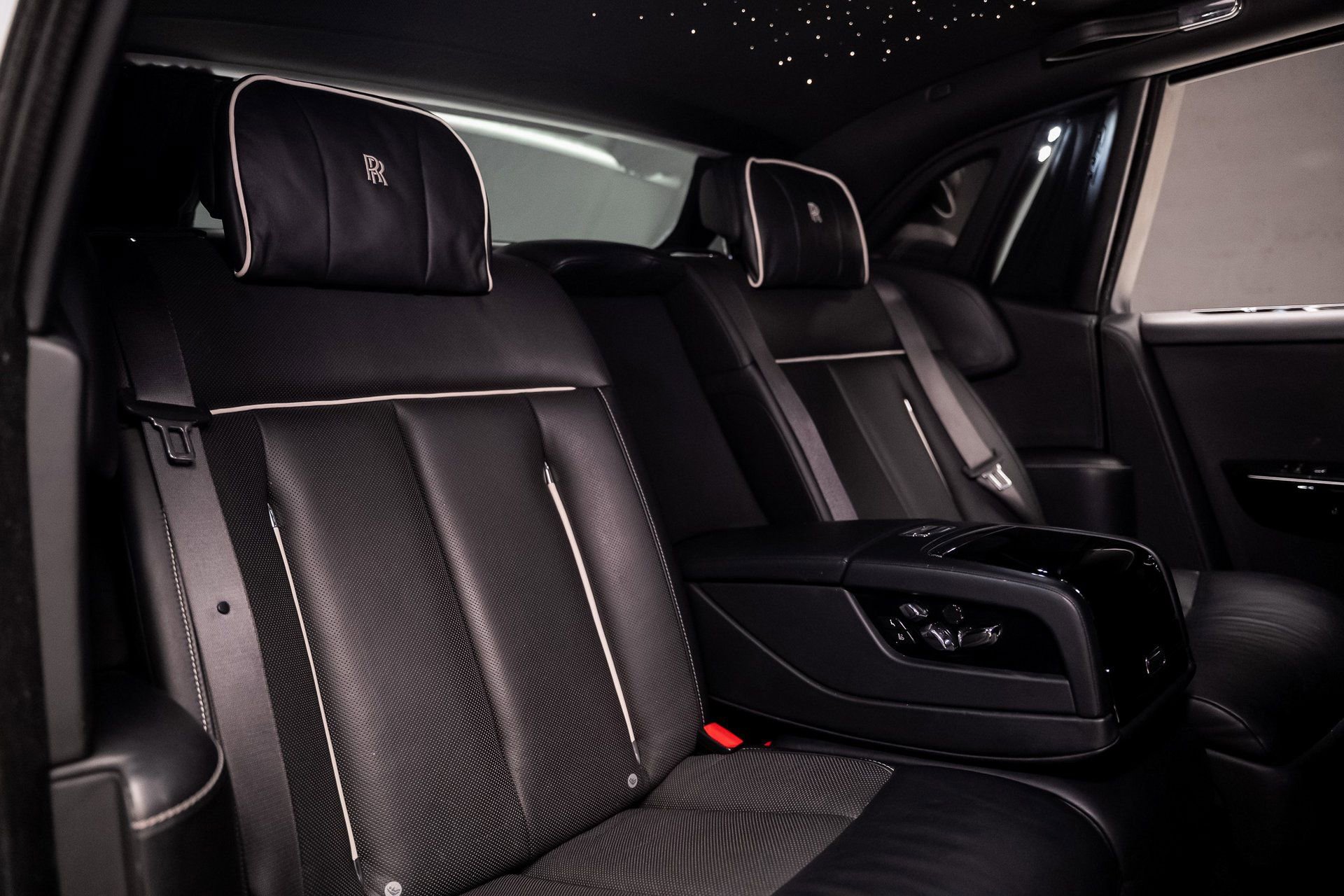 Used 2018 Rolls-Royce Phantom Sedan image 62