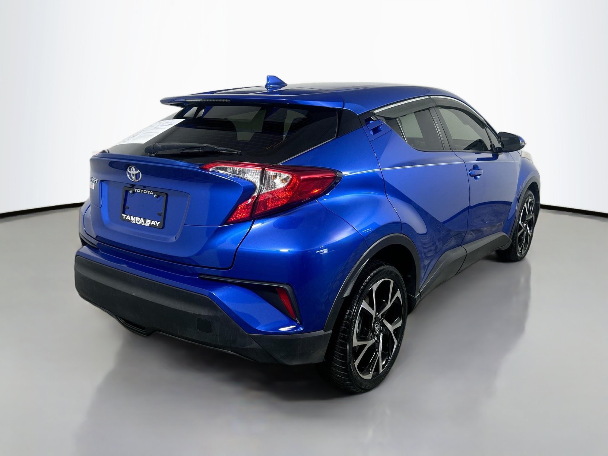 Used 2018 Toyota C-HR XLE FWD image 4