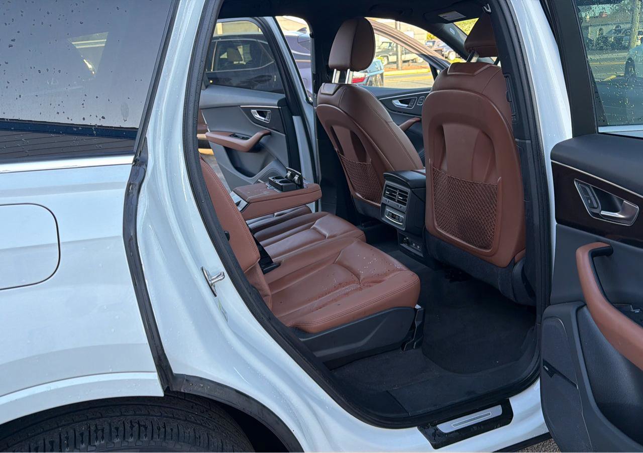 Used 2020 Audi Q7 2.0T Premium Plus w/ Premium Plus Package AWD/4WD image 17