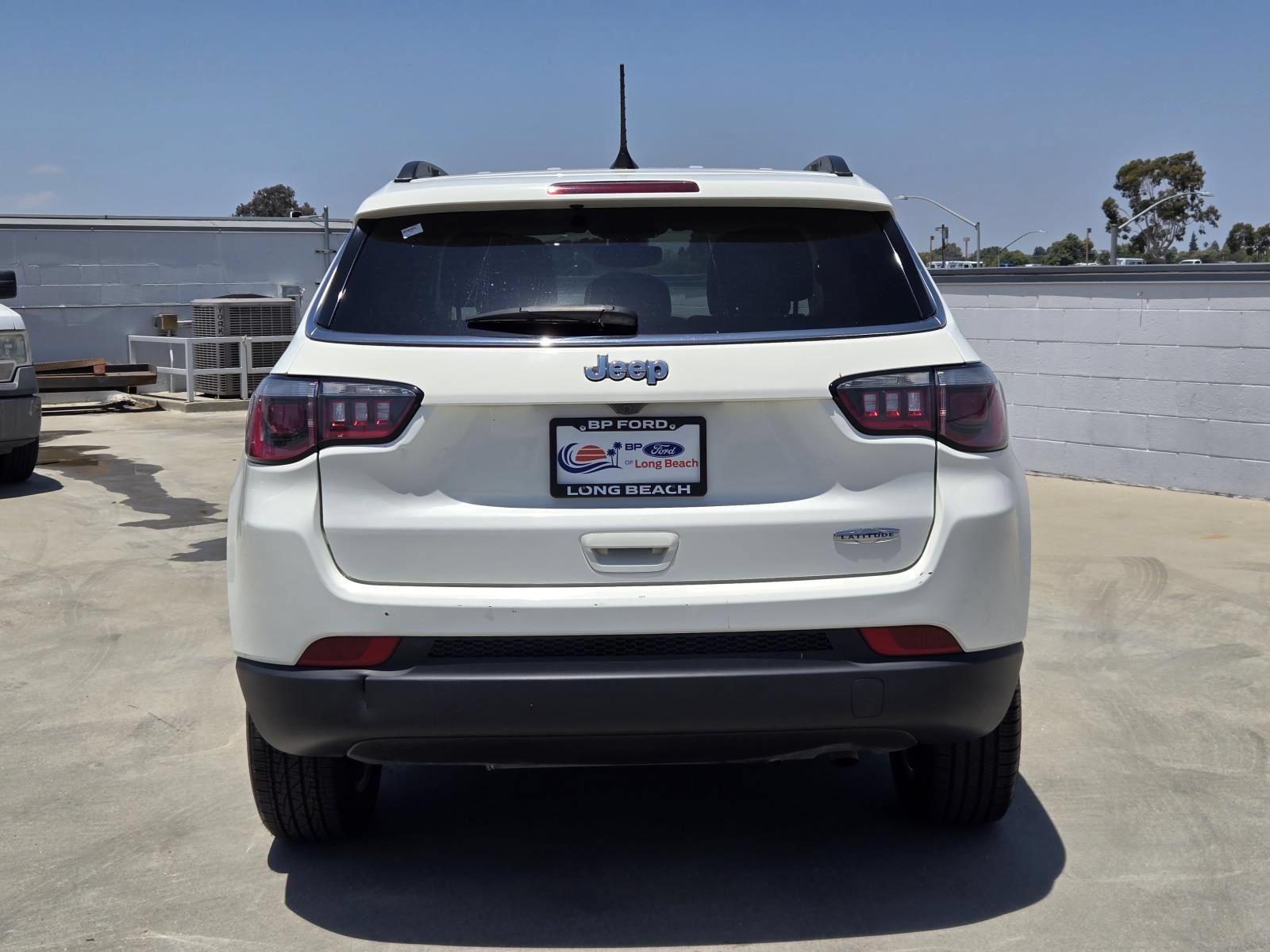 Used 2018 Jeep Compass Latitude w/ Popular Equipment Group FWD image 5