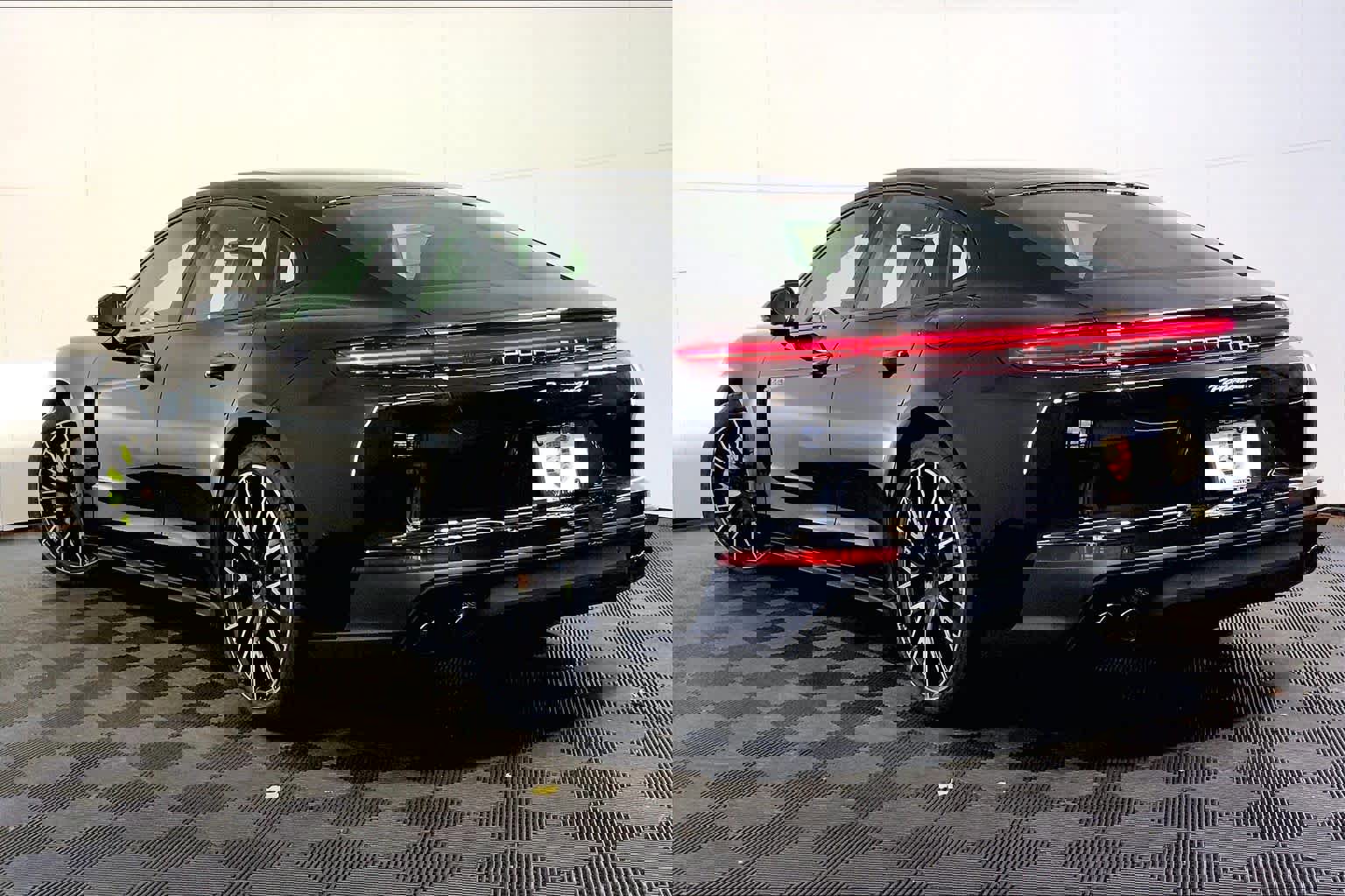 New 2026 Porsche Panamera 4 image 3